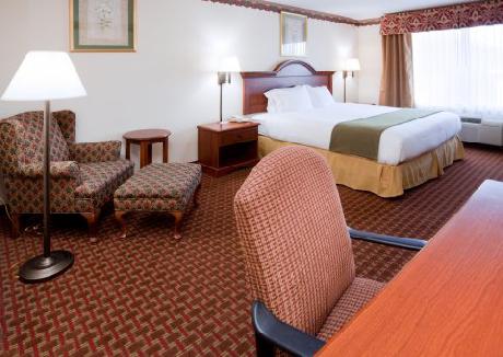 Holiday Inn Express HILLSVILLE
