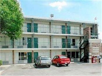 Econo Lodge Airport I-35 North