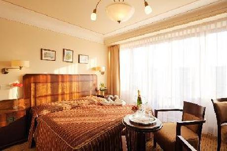 BEST WESTERN PREMIER Hotel Majestic Plaza