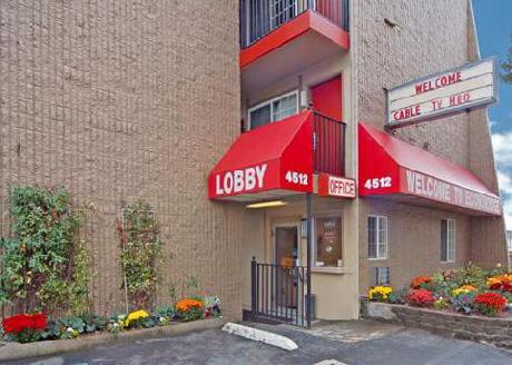 Econo Lodge Near Clackamas Town Center