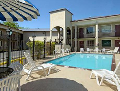 Super 8 Downtown Riverwalk TX