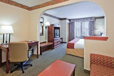 Holiday Inn Express Hotel & Suites FOREST