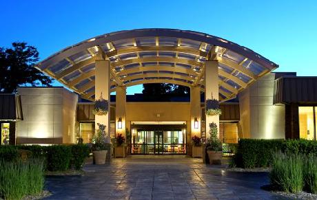 Sheraton Milwaukee Brookfield Hotel