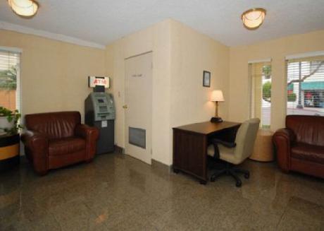 Rodeway Inn & Suites Downtown