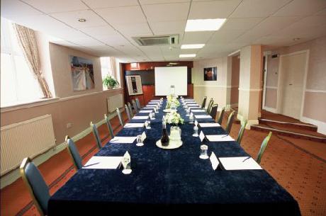 Smart Aston Court Hotel