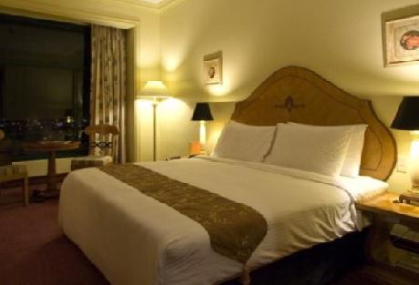 Waterfront Cebu City Hotel and Csno