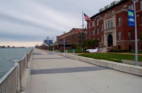 Roberts Riverwalk Hotel Detroi