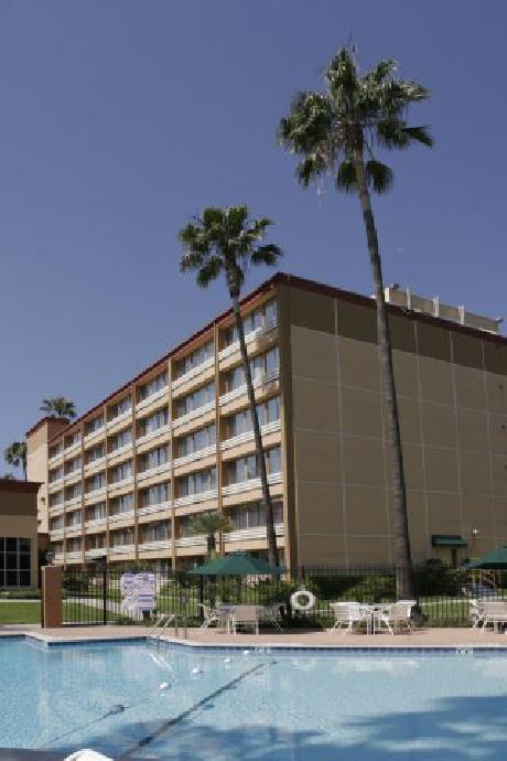 Holiday Inn WOODLAND HILLS (WARNER CTR)