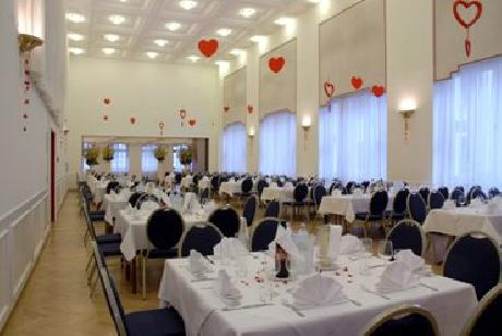 Austria Trend Favorita