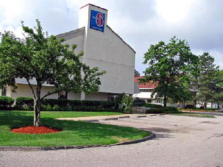 Motel 6 Akron North