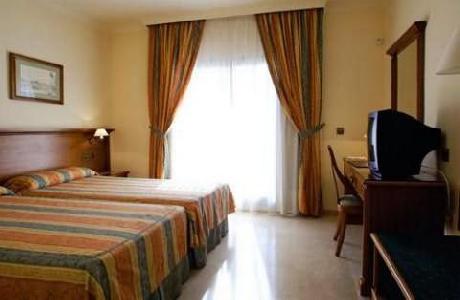 COURTNEY Aff Spa Meson de la Luna