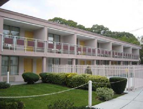 Ramada Inn and Suites of Rockville Centre
