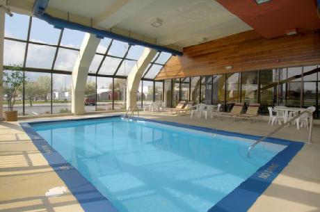 Red Roof Inn and Suites Cleveland Elyria