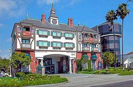 Anaheim Camelot Inn   Suites