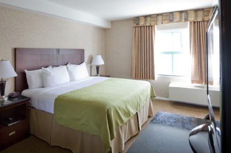 Pacific Host Inn & Suites