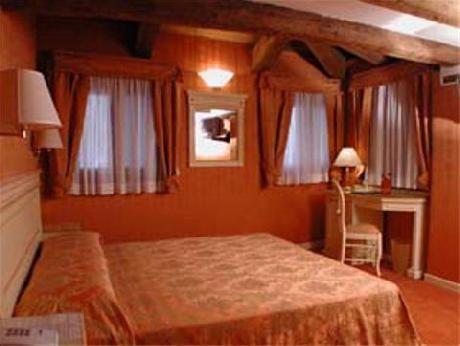 Lanterna di Marco Polo Hotel