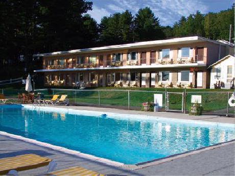 Half Moon Motel & Cottages