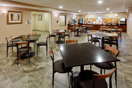 Holiday Inn Express STATEN ISLAND WEST