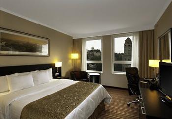 Courtyard St. Petersburg Center West/Pushkin Hotel