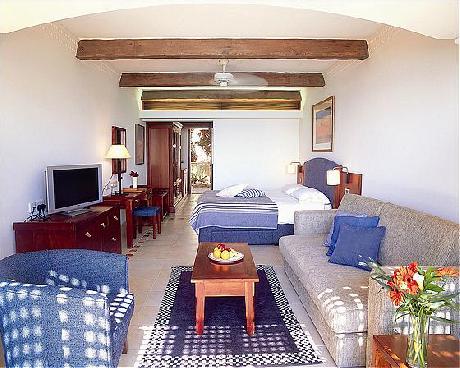 Columbia Pissouri Beach Hotel