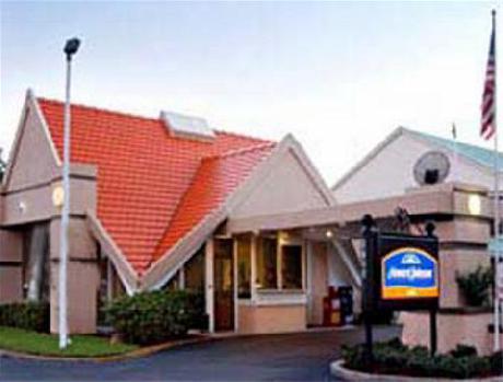 Howard Johnson Inn - Vero Beach FL