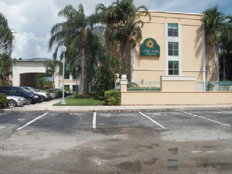 La Quinta Inn & Suites Plantation at SW 6th St