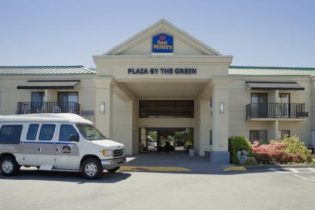 BEST WESTERN PLUS Plaza by the Green