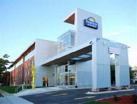 Days Inn And Suites Milwaukee
