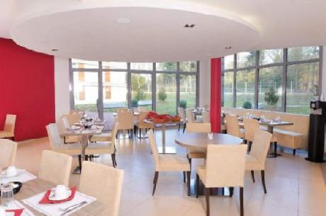 Residhome Paris Guyancourt