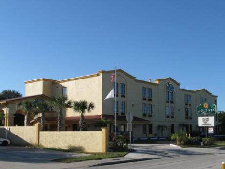 La Quinta Inn & Suites St Petersburg Northeast