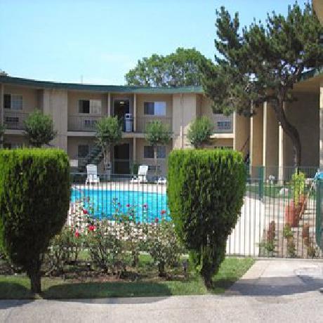 Hometown Inns - North Hills