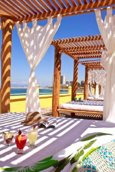 Plaza Pelicanos Grand Beach Resort