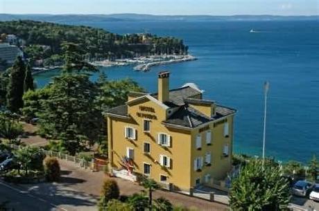 Hotel Riviera and Maximilians