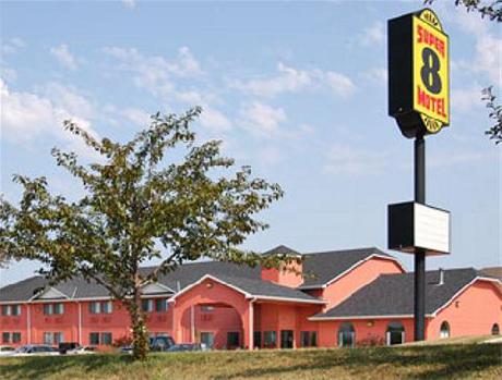 Super 8 Red Oak