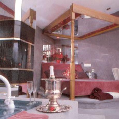 Crestview Inn & Suites Cedarlake