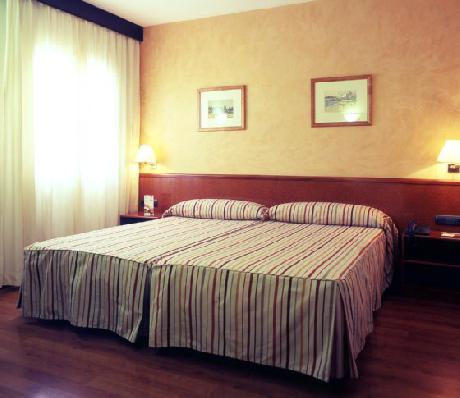 Catalonia Castellnou Hotel