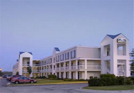 Howard Johnson Inn Cleveland Airport