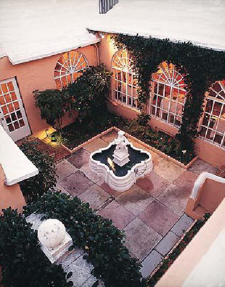 Fourways Inn and Cottages