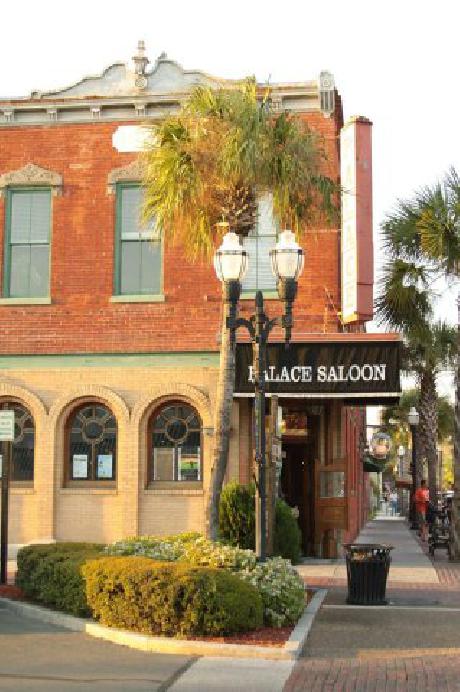 Hampton Inn  Suites Amelia IslandHistoric Harbor Front