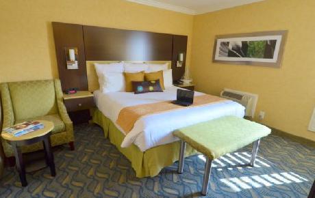 Little Inn By the Bay