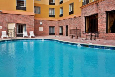 Holiday Inn Express Hotel & Suites TAMPA STADIUM AIRPORT AREA