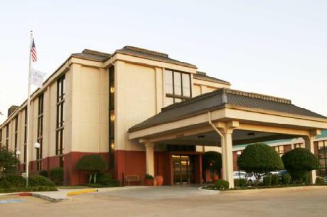 Hampton Inn DallasNorthI35E At Walnut Hill