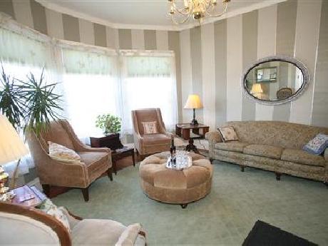 Atrium, A Garden Inn By The Se