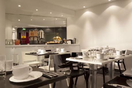 Hotel First Paris Eiffel