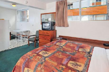 Rundle Manor Apt Hotel