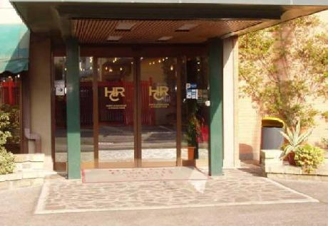 Cancelli Rossi Rome Airport