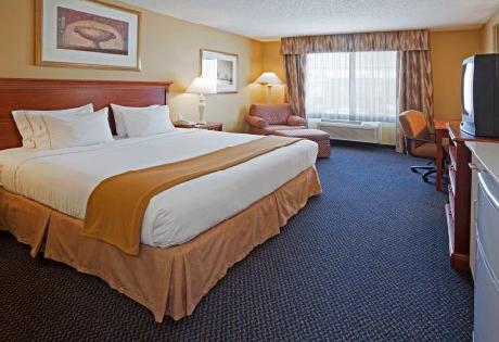 Holiday Inn Express Hotel & Suites ST. CLOUD