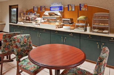 Holiday Inn Express Hotel & Suites ALLIANCE