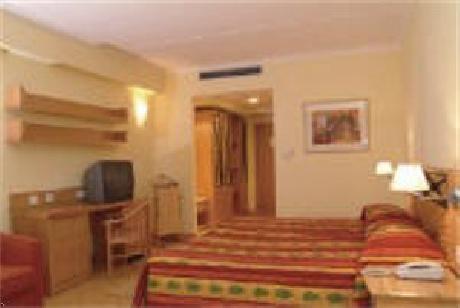 Bay Street Complex Hotel