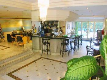 Aparthotel El Faro Inn